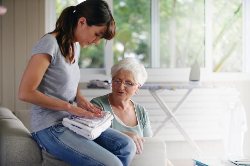 Сиделка для пожилого человека