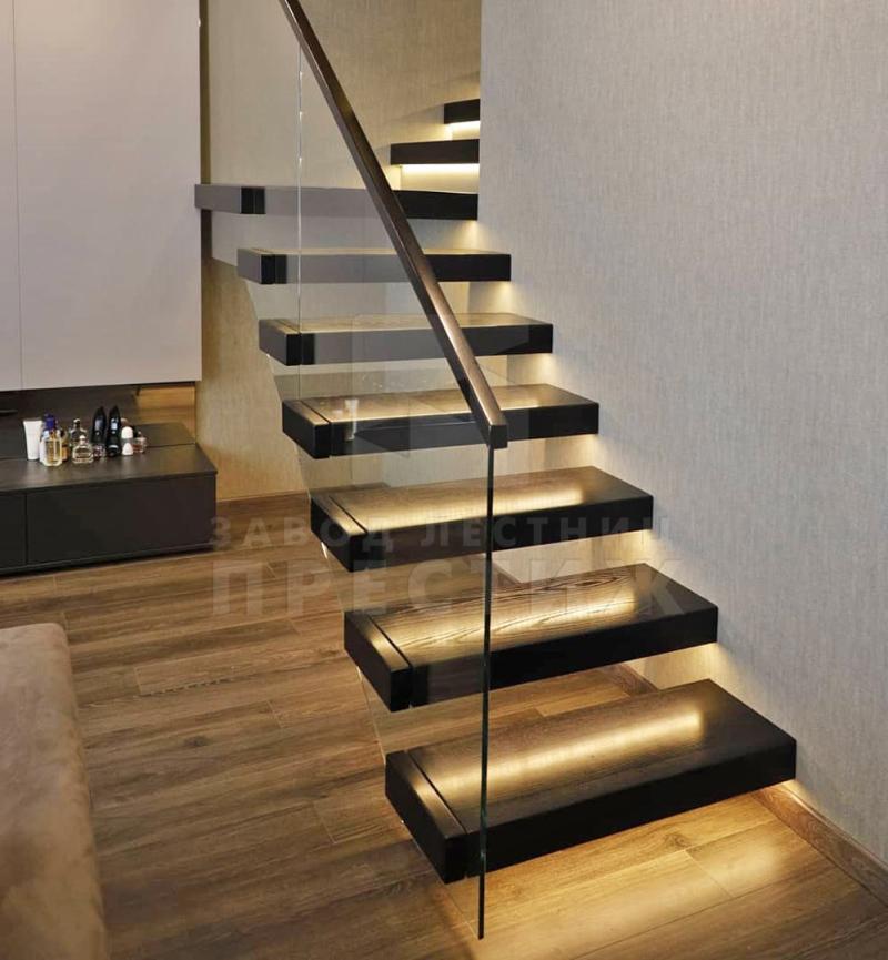 Монтаж лестницы на второй этаж