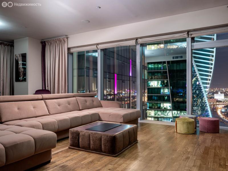 Снять квартиру.