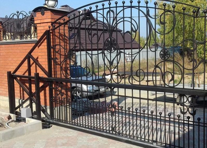 Монтаж кованых ворот