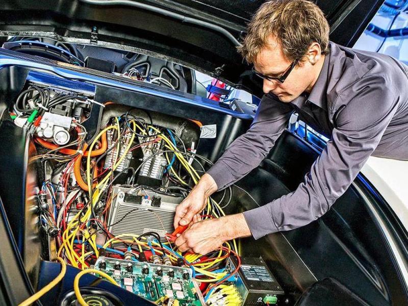 Починить электрику в автомобиле.
