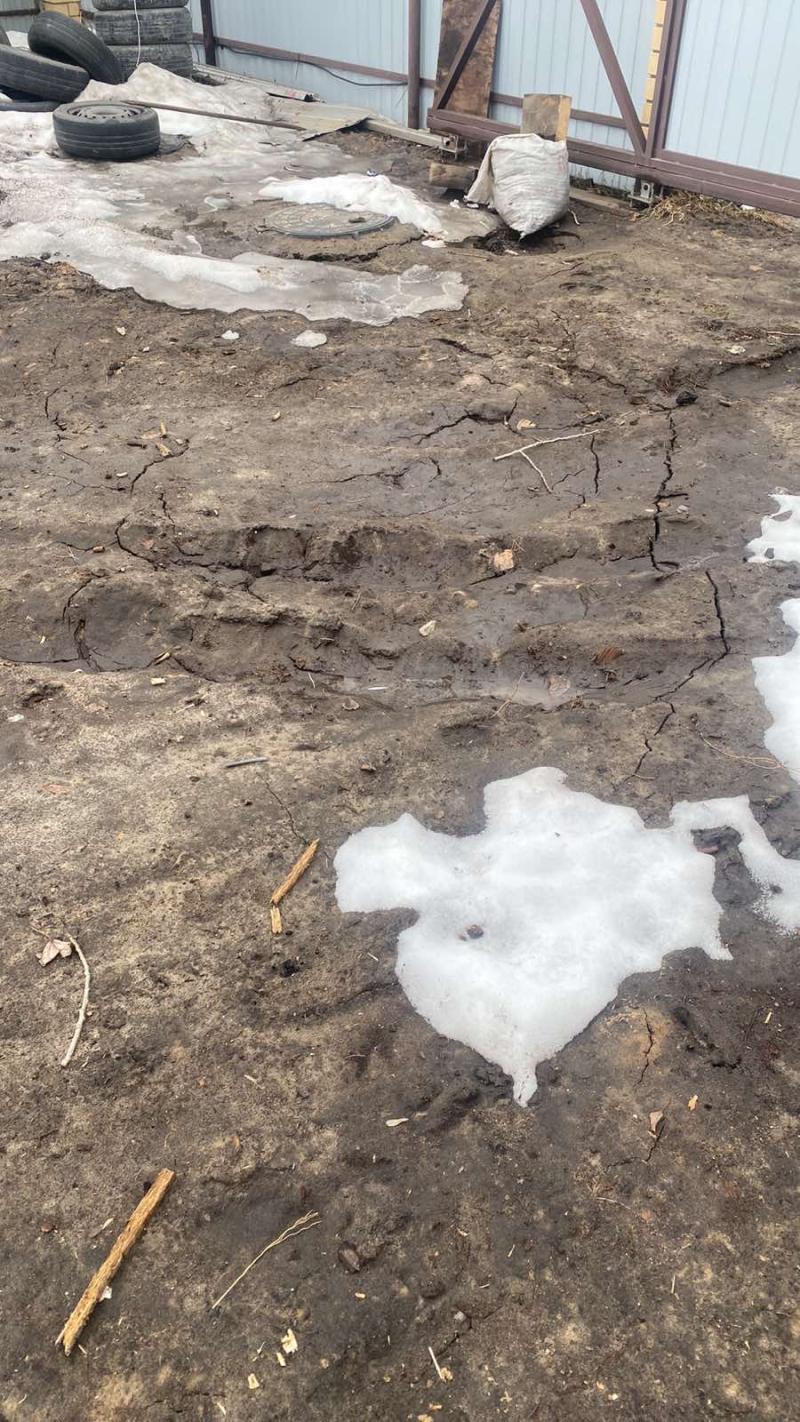 засыпать грязь