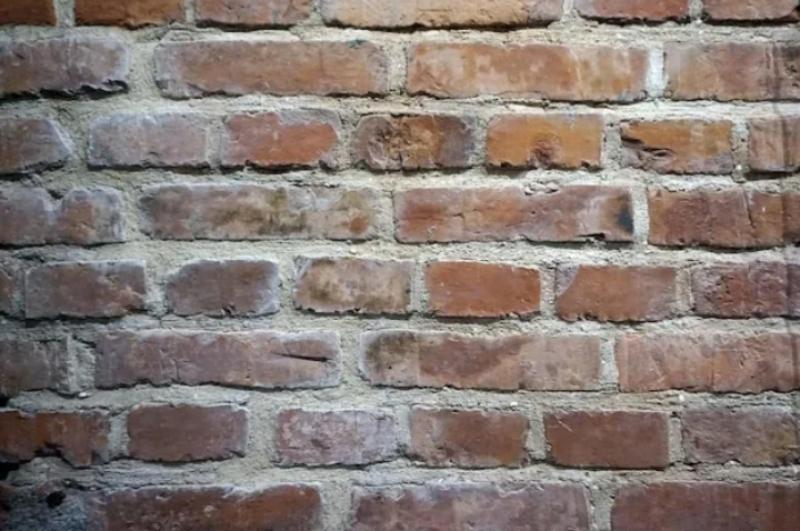 Кладка кирпичной стены