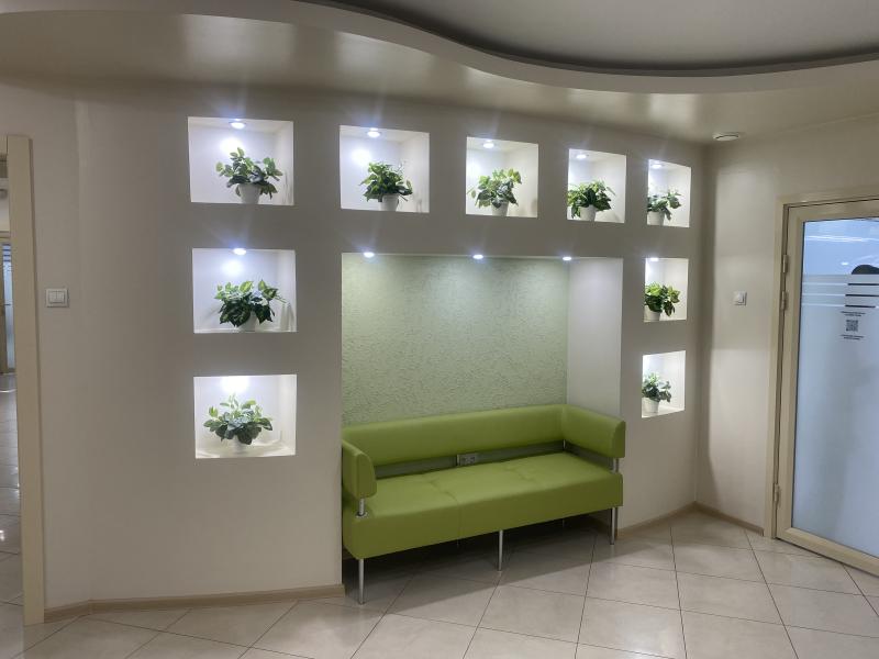 Украсить красиво цветами или игрушками