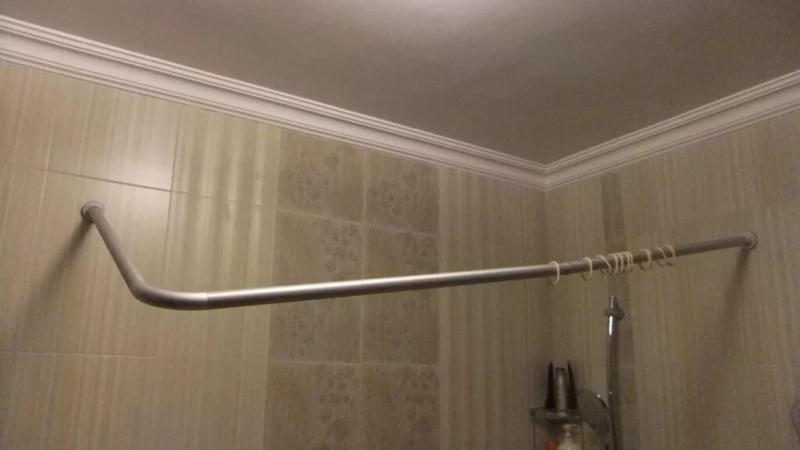 Установка карниза для ванной